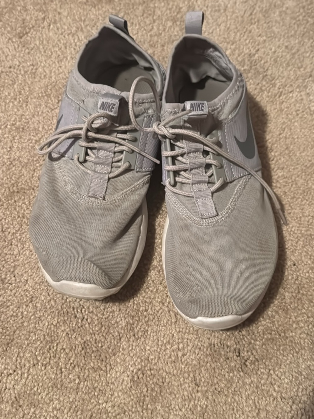 Nike Men’s Gray Low-Top Sneakers